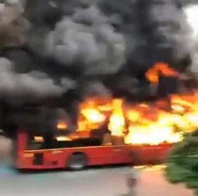 bus-burnt-delhi