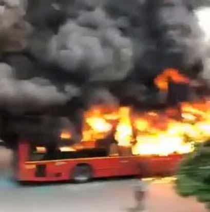 bus-burnt-delhi