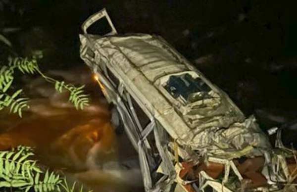 kullu-tempo-traveller-accident