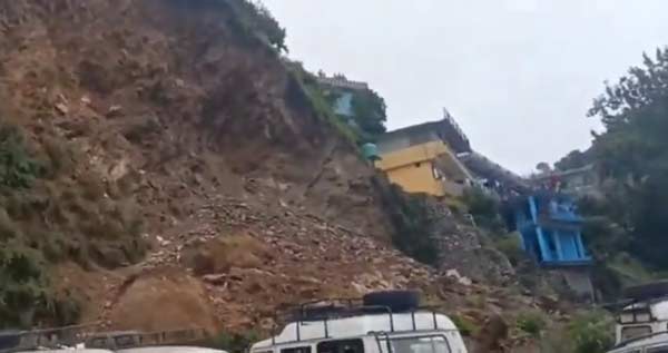 chamba-taxi-stand-landslide