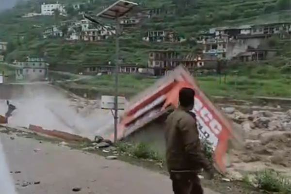 tehri-house-collapse-balganga-river