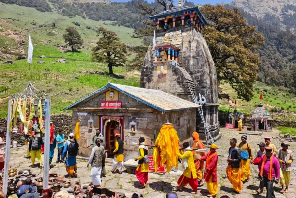 madhmaheshwar-temple