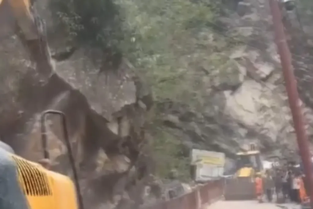 sonprayag-kedarnath-route-boulder-fall