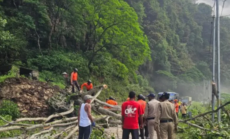 pithoragarh-rain-road-block
